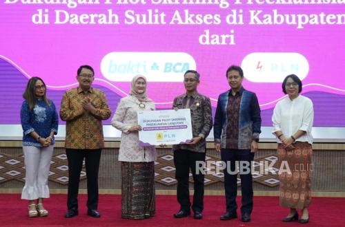 Caring for Maternal Health, PLN Distributes Pregnancy Risk Detection Devices in Garut