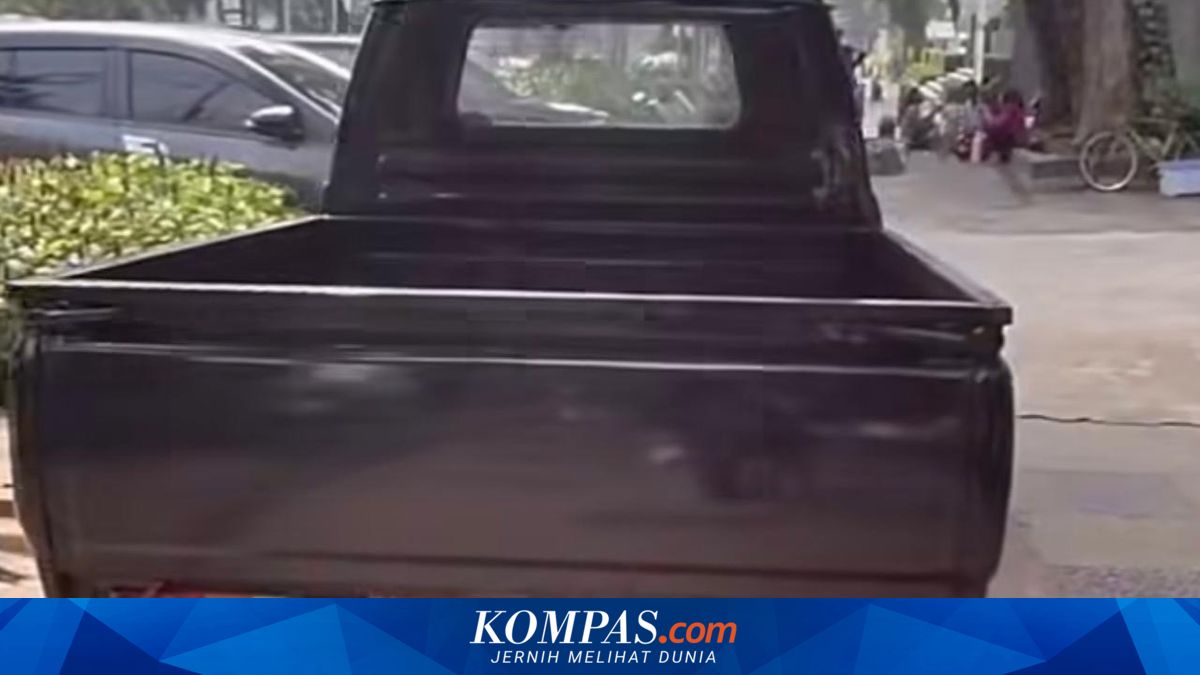 Official Vehicle Parked on Pavement in Central Jakarta, DKI Satpol PP Apologises