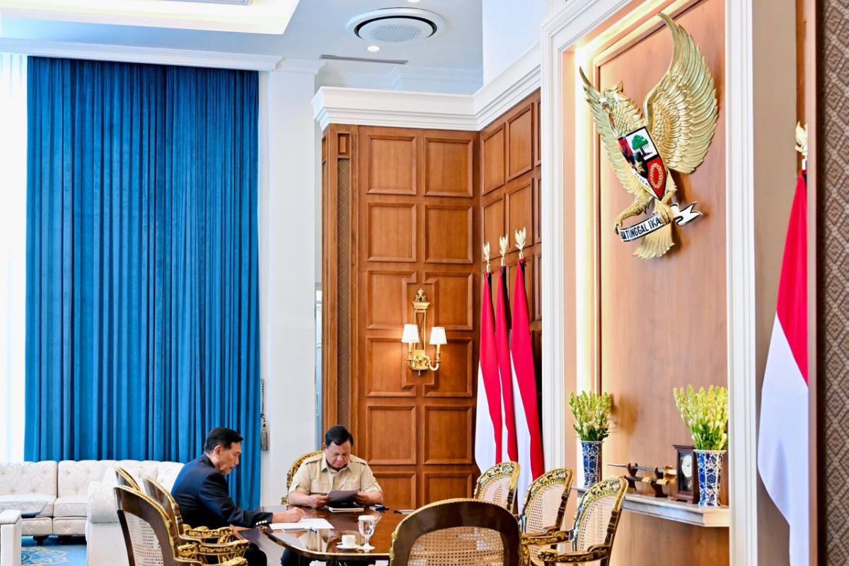 Luhut reports steady three-month economic outlook to Prabowo