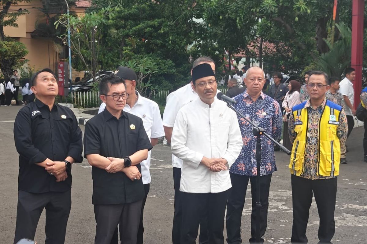 Government Combs Streets in Jakarta to Find Prospective Students for People's Schools