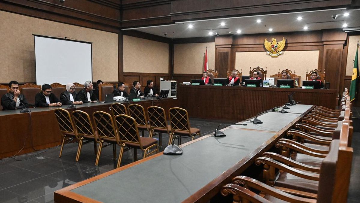 Nadiem Makarim's Legal Team Collectively Absent, Courtroom Left Empty