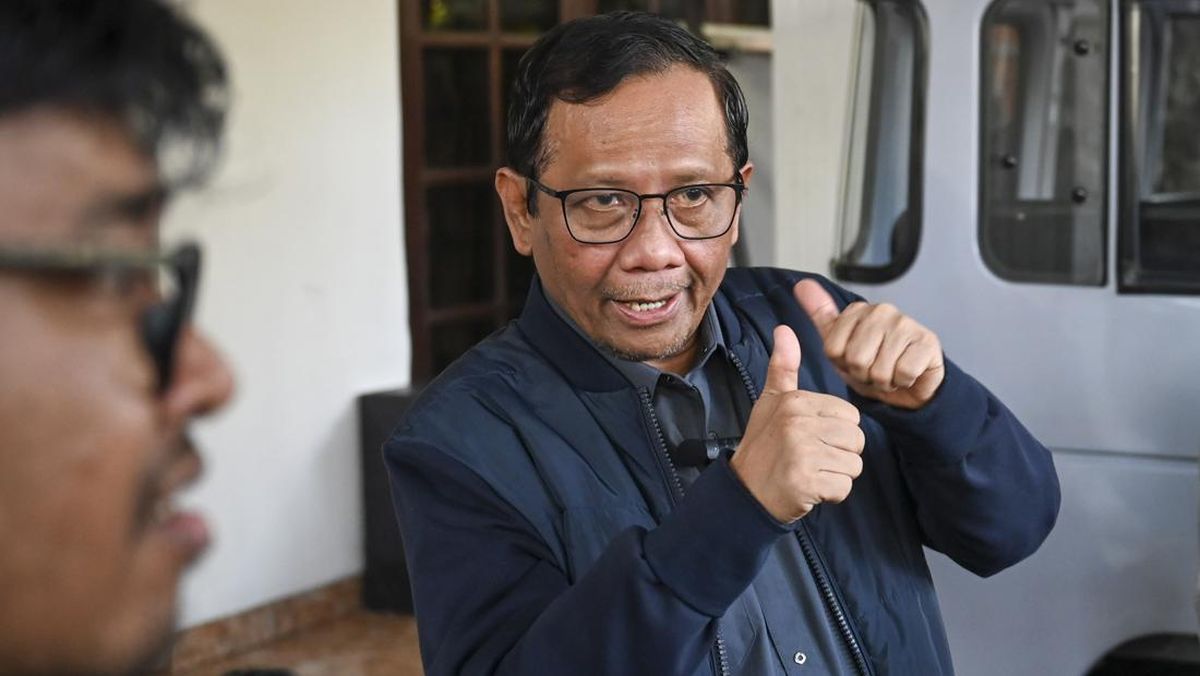 Mahfud Defends Saiful Mujani Over Reports of Alleged Treason and Incitement