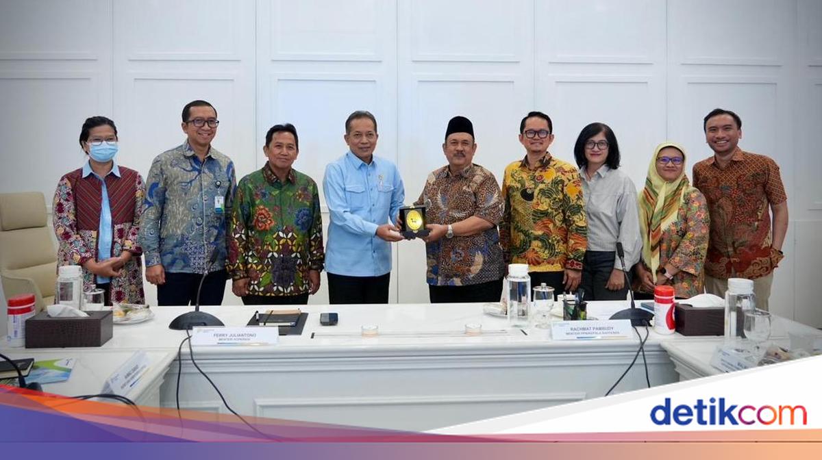 Minister of Cooperatives and Minister of National Development Planning/Bappenas Discuss Development of Production Sector Cooperatives