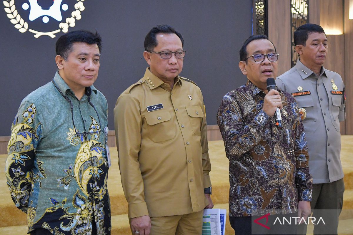 Government distributes phase II funds for repairing disaster-affected houses