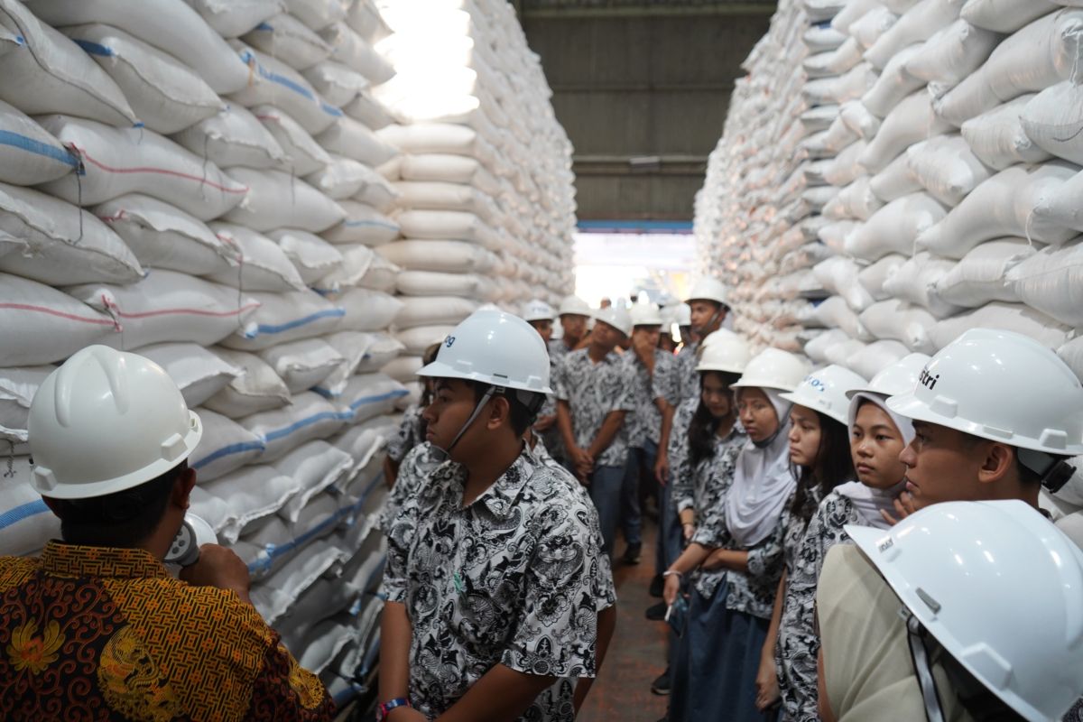 Bulog Educates Students on Food Security through Eduwisata Programme