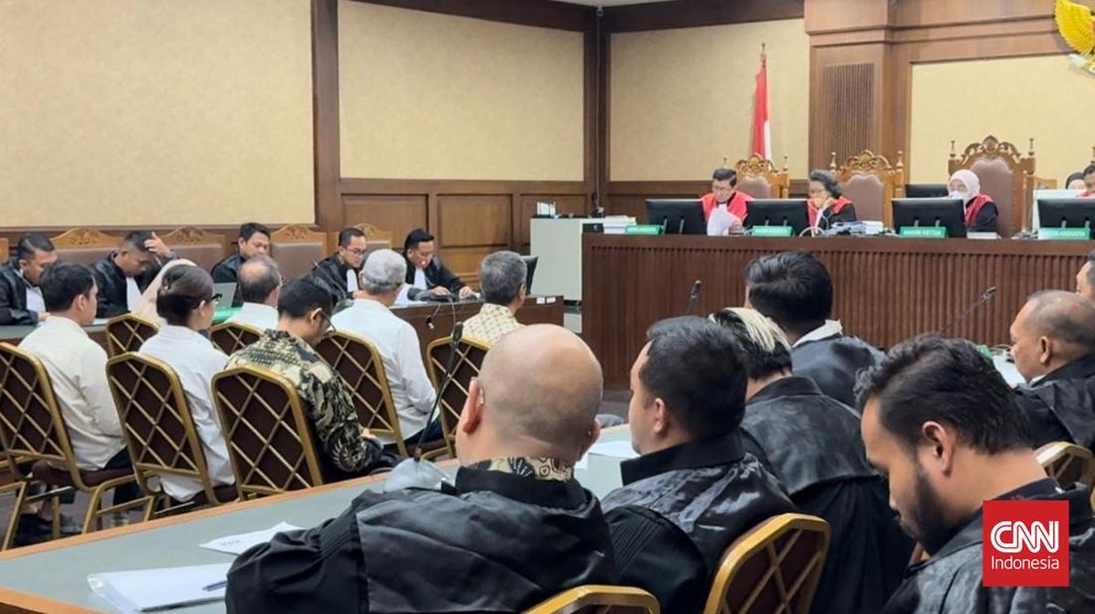 Eight Ministry of Manpower Officials Sentenced to 4-7.5 Years in Prison for Foreign Worker Permit Extortion Case
