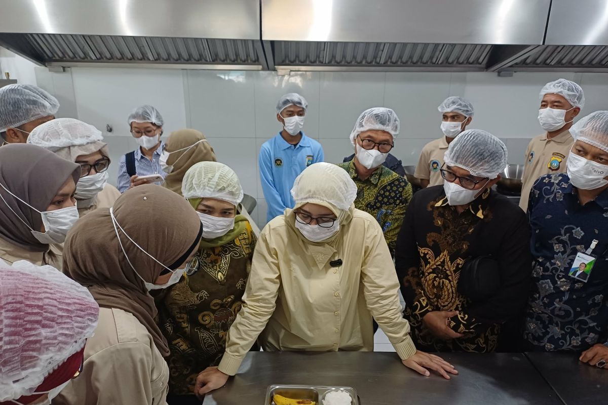 Parliament Requests SPPG in Riau Islands to Install Safe Consumption Time Labels on MBG Meals