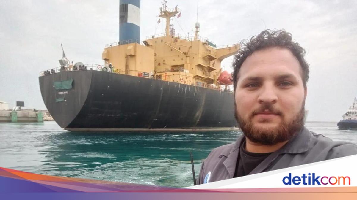 The Story of a Seafarer Drifting for 24 Hours at Sea After a Missile Hit His Ship