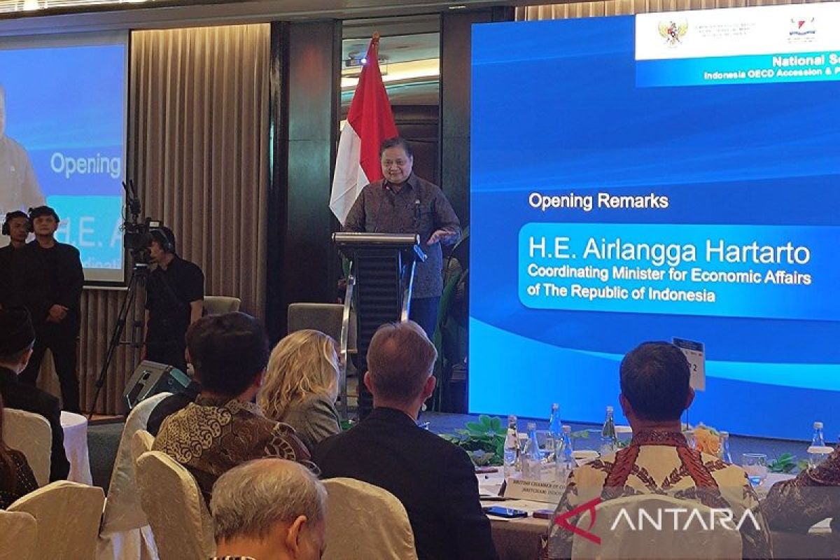 Coordinating Minister Airlangga: Rupiah Weakens Due to Global Turmoil