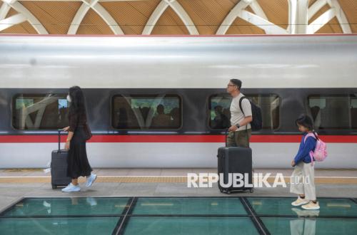 Purbaya Says Whoosh Debt Restructuring Complete, Rosan Awaits Official Announcement