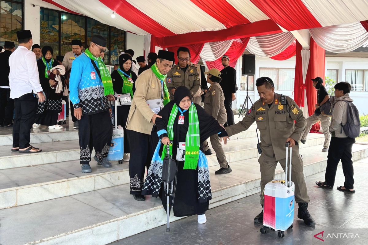Bogor Regency releases first batch of 445 prospective hajj pilgrims from Cibinong
