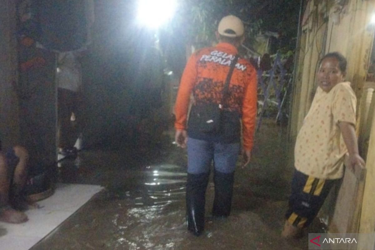 BNPB: 100 Households in Pasuruan City Affected by Overflow Flooding from Welang River