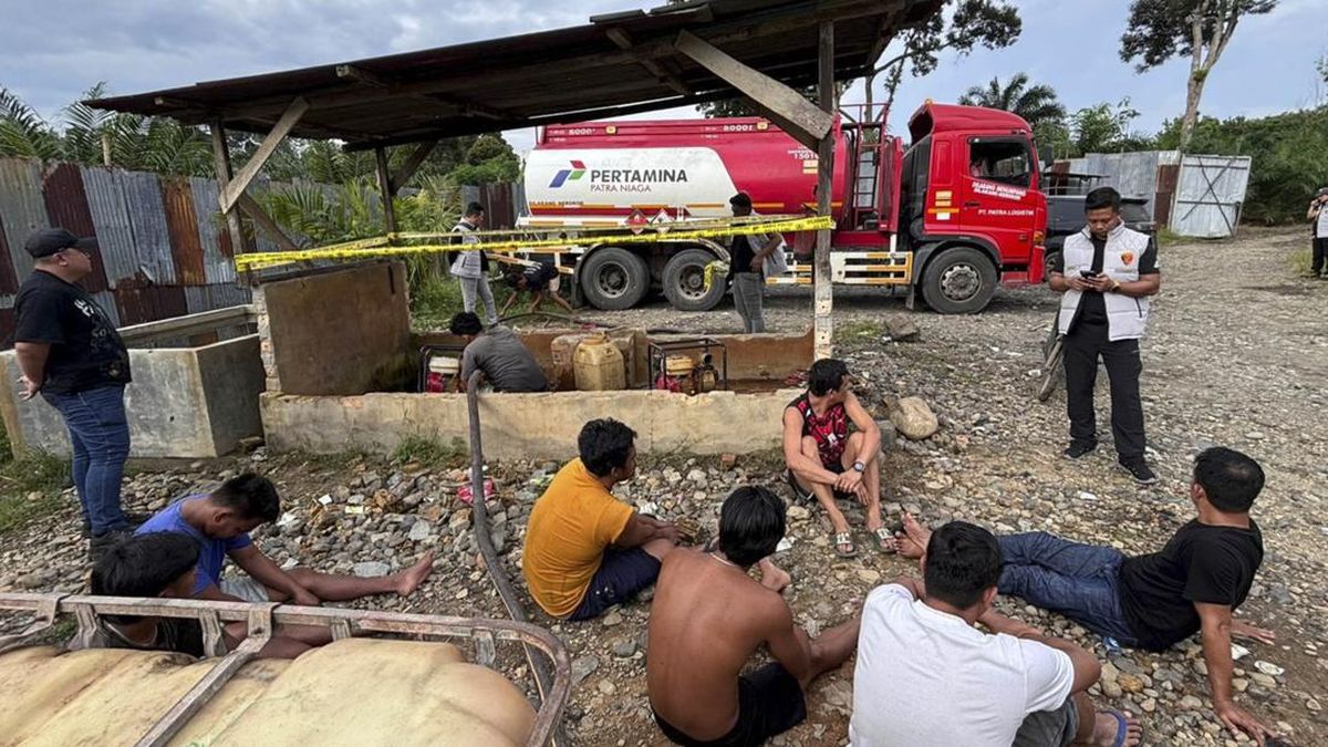 12 Syndicate Members Mixing Subsidised Fuel in Musi Rawas Arrested