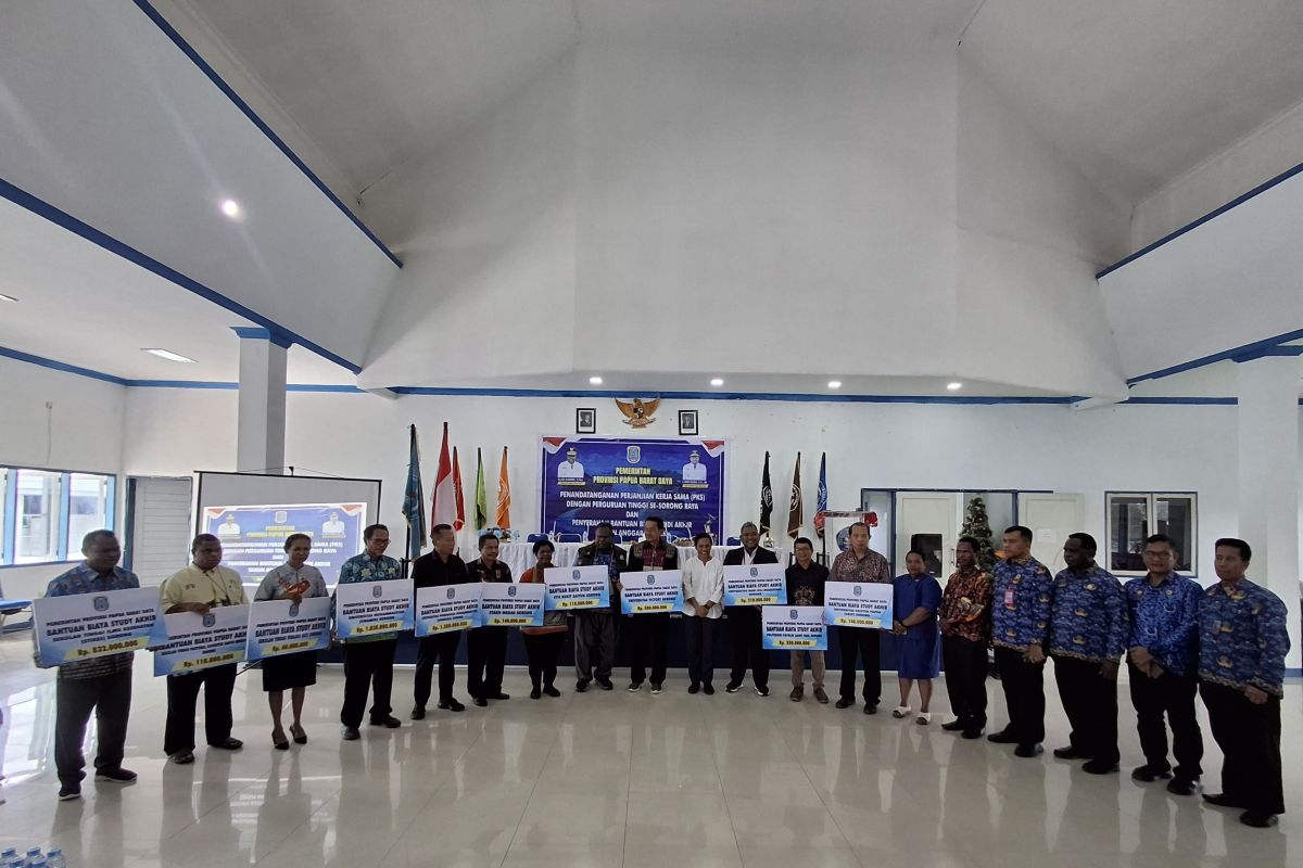 Southwest Papua Provincial Government Distributes Rp4.7 Billion in Education Assistance to 472 Students