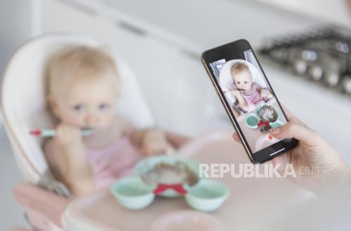 Stop Flaunting Children's Privacy! Recognise Cyber Grooming Lurking on Social Media