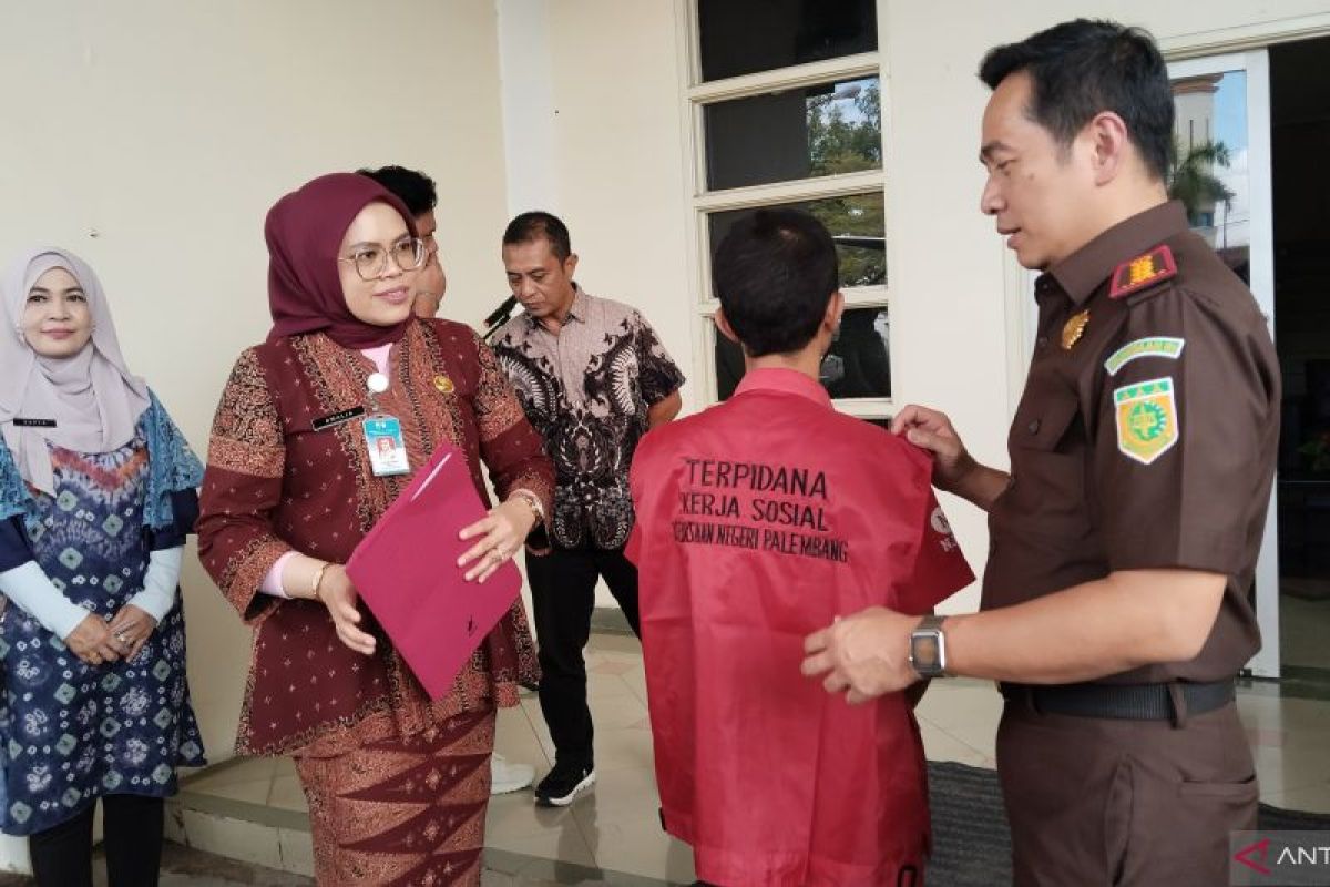 Defendant in Palembang Embezzlement Case Receives Social Work Sanction