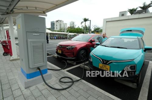 Electric Vehicle Tax Changes Prompt IESR Warning on Investment Risks