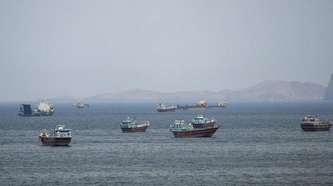 Like the Dalkot Toll Road, a Snapshot of "Congestion" with Ships Held Up in the Strait of Hormuz