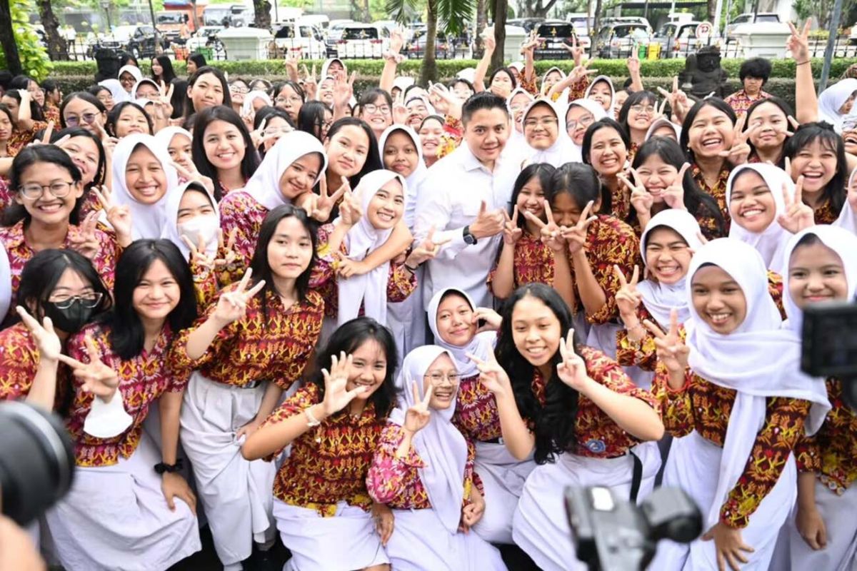 To the Palace: SMAN 2 Jakarta Students Get Up Close with the Presidential Institution