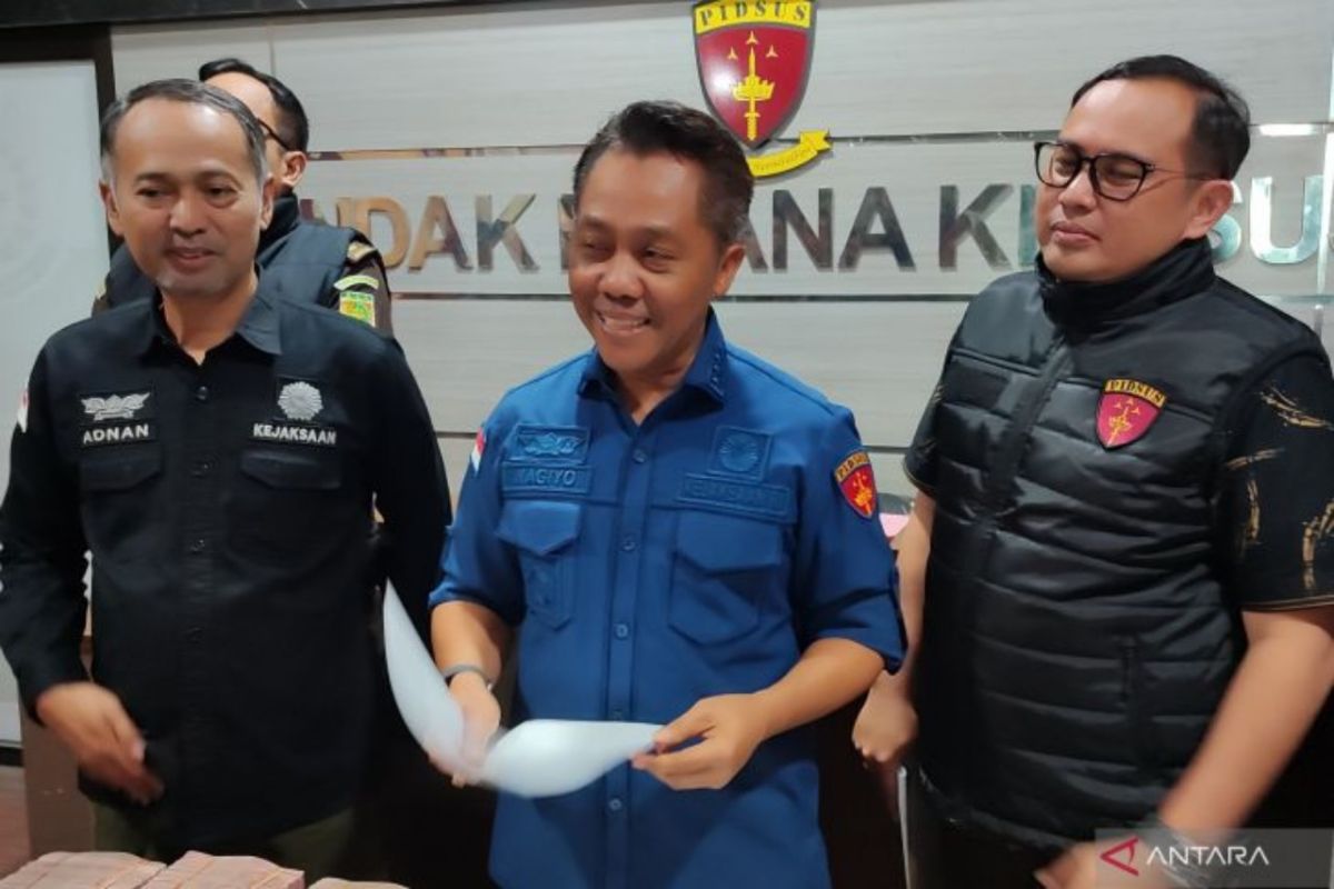 East Java Attorney General's Office Uncovers Evidence of Illegal Fee Distribution in Mining Permit Extortion at Energy and Mineral Resources Office
