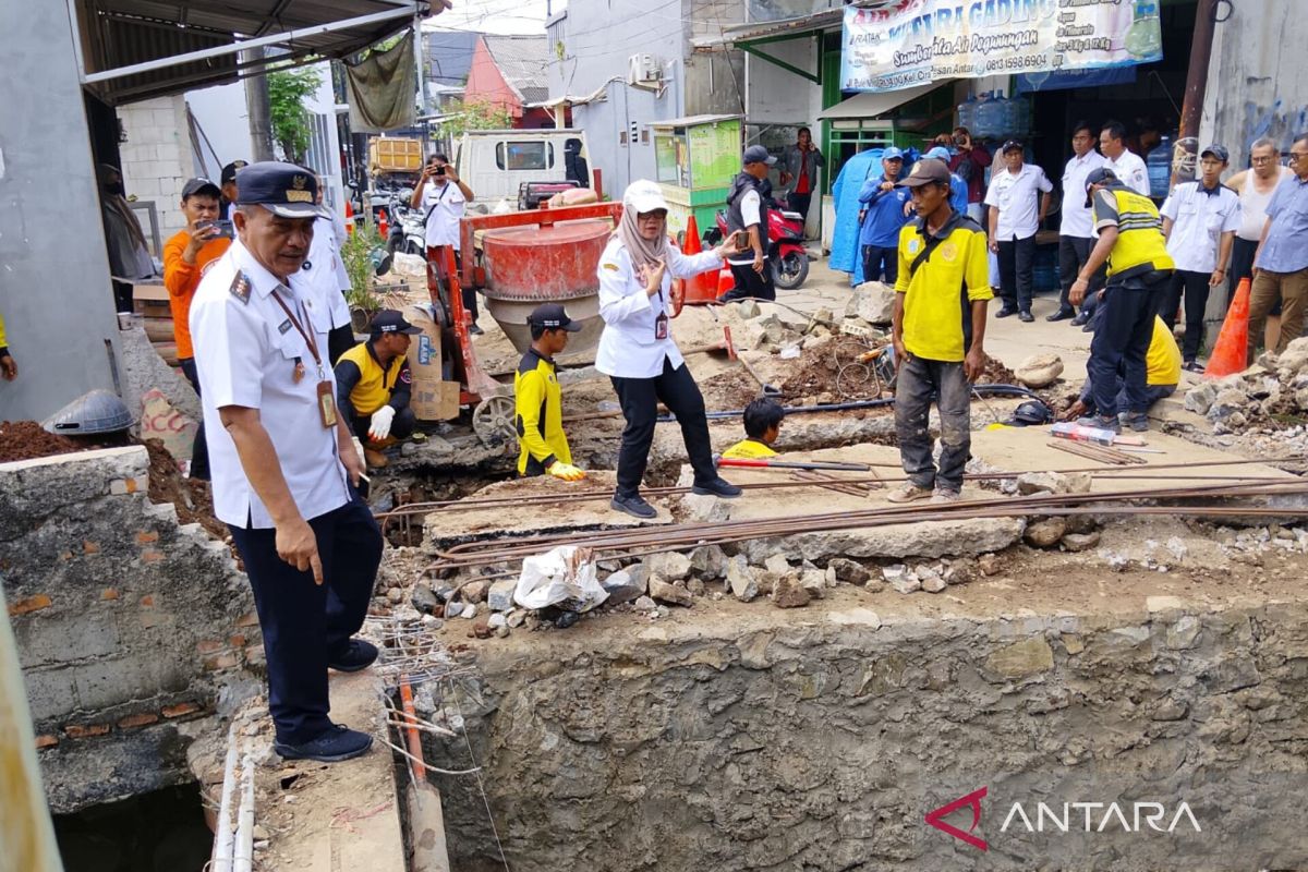 East Jakarta targets completion of collapsed bridge repair in Ciracas within a month