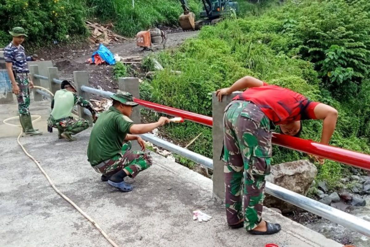 TNI Completes Two Armco Bridges in Tanah Datar