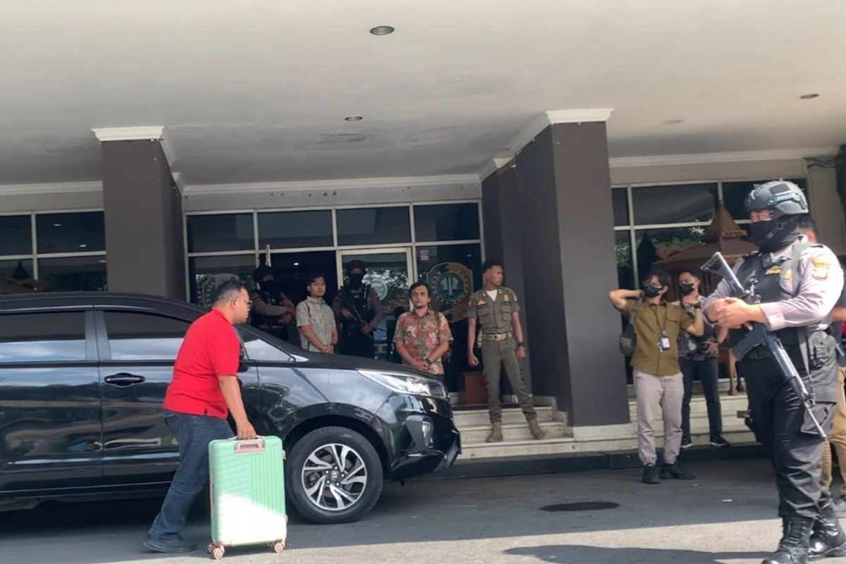 20 Tulungagung Regency Officials Examined by KPK in Surabaya