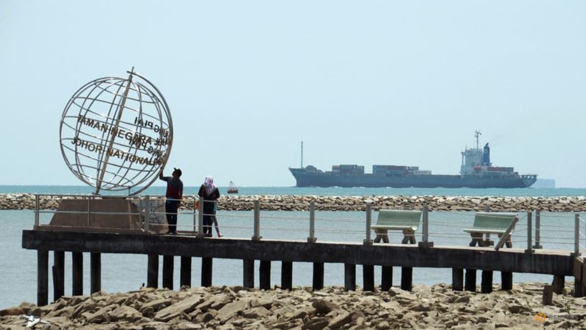 Indonesia will not impose tariffs in the Strait of Malacca: Foreign minister