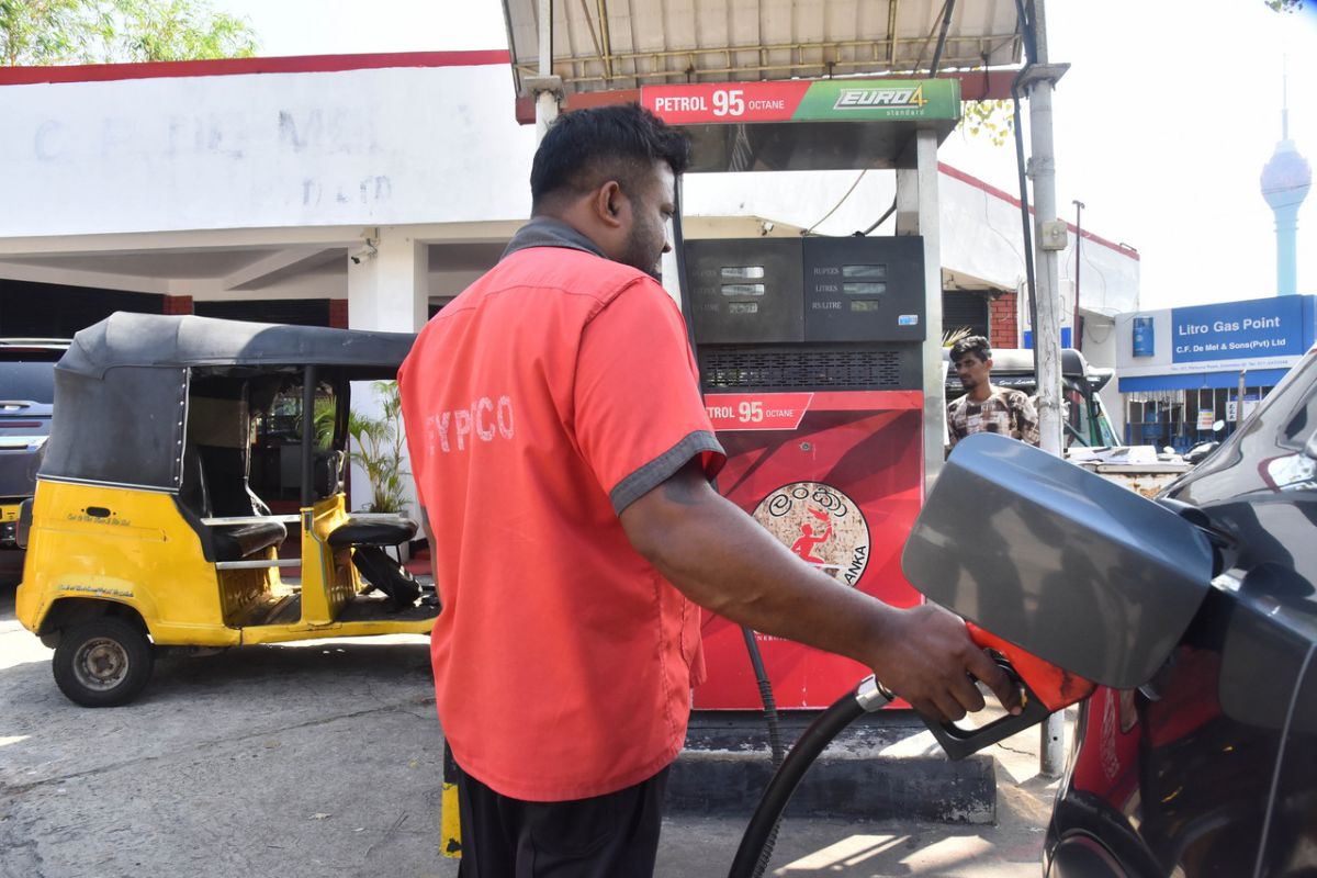 Sri Lanka's per capita income surpasses 5,000 US dollars for the first time