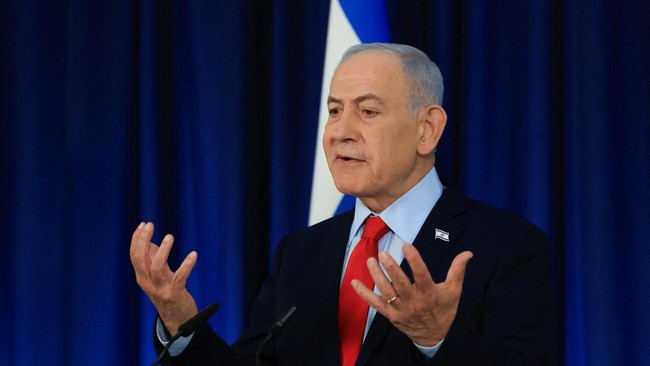 Israeli Figures Rally Against Netanyahu, Accuse Him of Hijacking Their Own Country