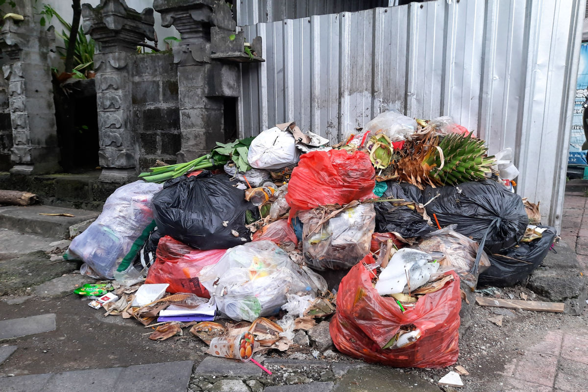 Pest Control Deployed at Popular Bali Tourist Beach as Trash Mounts Up