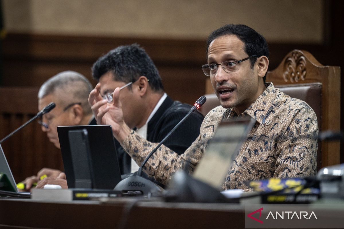 Chromebook Corruption Trial: Peratin Supports Prosecutor's Objection on Witnesses