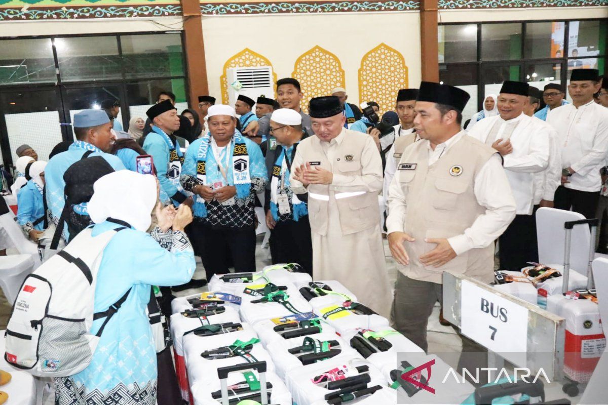 Ministry of Hajj Monitors Departure of First Hajj Batch from Banjarmasin Embarkation