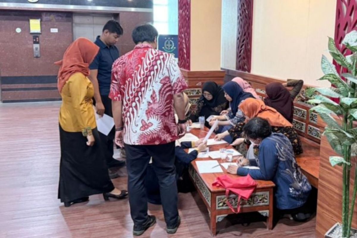 19 ESDM East Java Employees Return Extortion Money from Mining Permits to High Prosecutor's Office