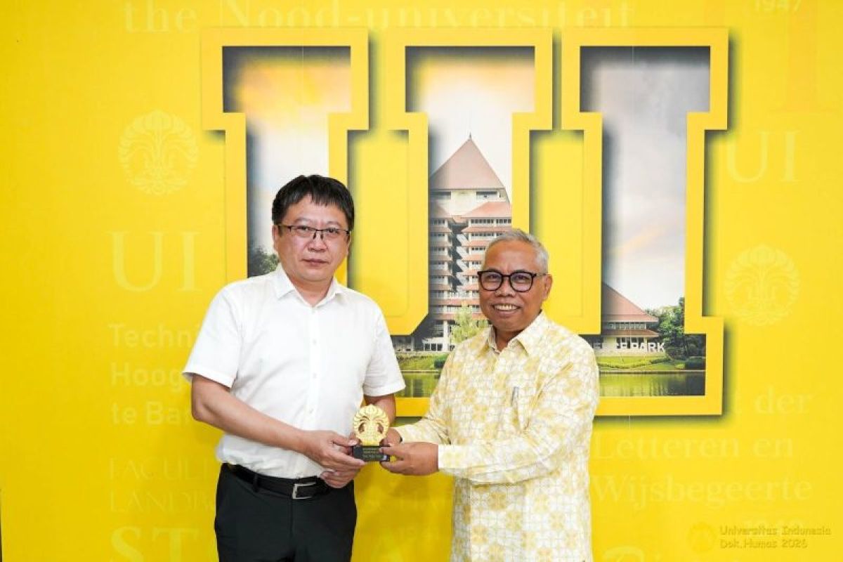 UI Explores Collaboration with China's Harbin Institute of Technology