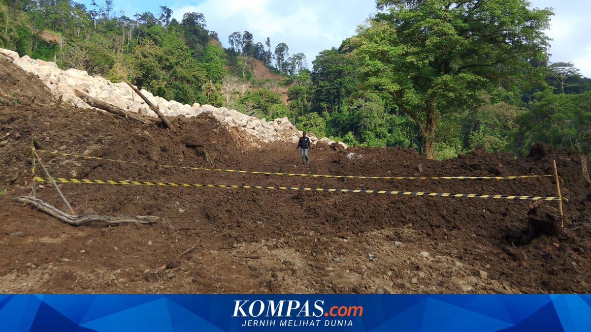 National Road in Aceh Blocked by Landslide, Traffic Temporarily Disrupted