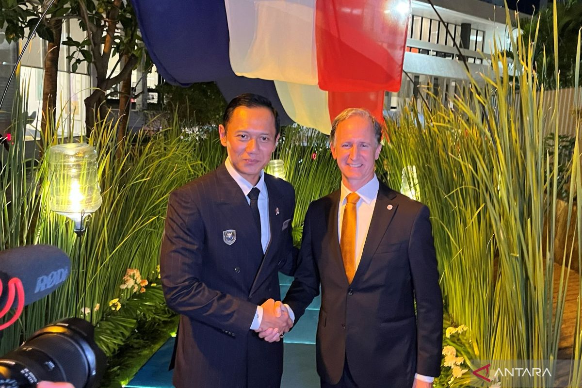 Coordinating Minister AHY Invites Netherlands to Enhance Cooperation in Water Management Sector