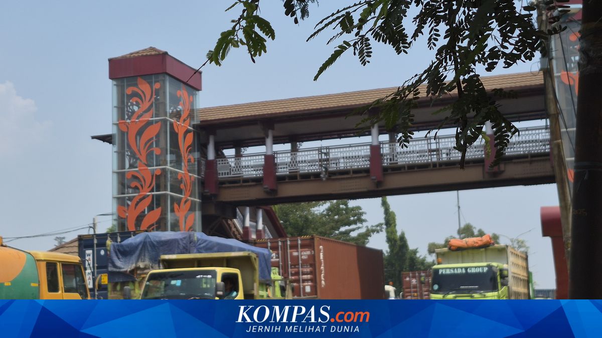 Marunda Pedestrian Bridge Repeatedly Hit by Containers, Lift Disabled and Glass Shattered