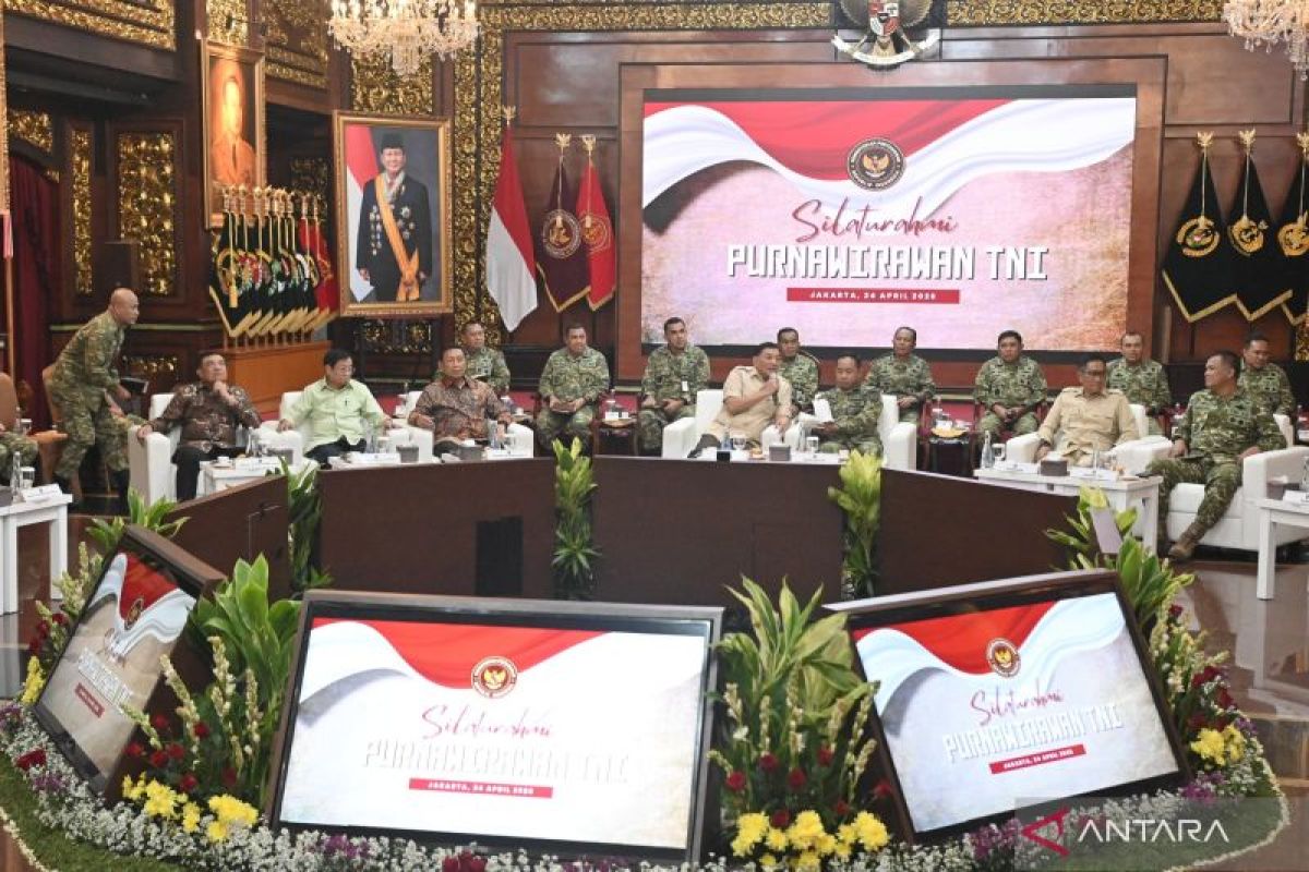 Defence Minister discusses defence programmes with TNI retirees