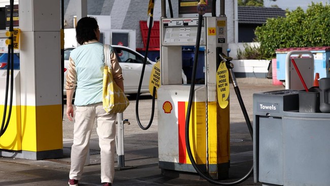 Oh No, Price of Petrol Equivalent to Pertalite in This Region Reaches Rp33,400/Litre