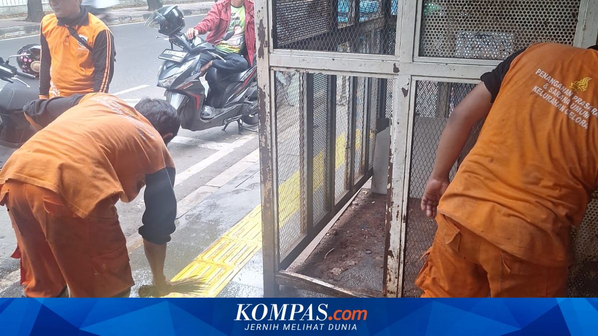 Addressing the Urine Odour at Palmerah Station Footbridge, Finally Tackled After Annoying Pedestrians