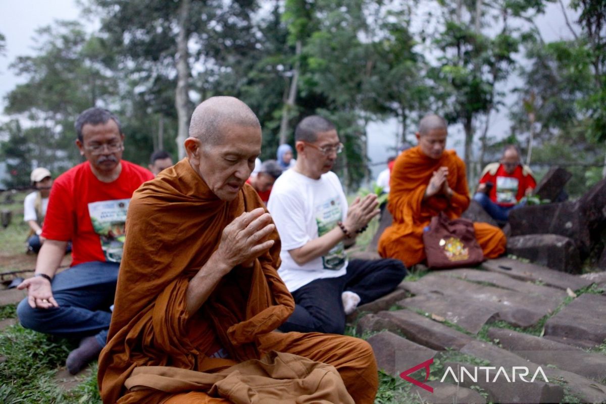 Interfaith Leaders Hold Prayers at Gunung Padang to Call for Ecological Repentance
