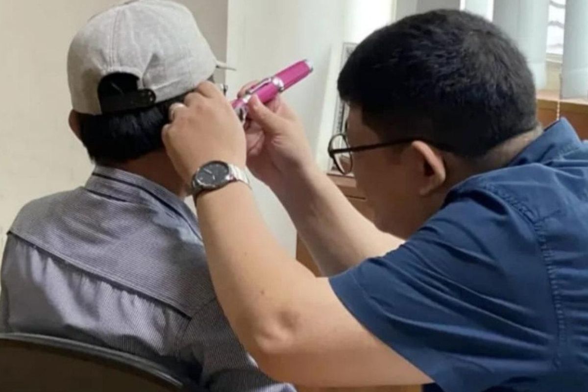 Jakarta North City Government Distributes Hearing Aids to Residents