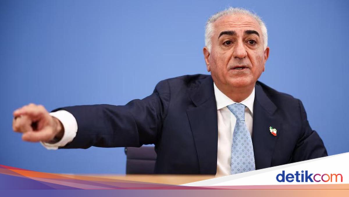 Former Iranian Crown Prince Reza Pahlavi Doused with Red Liquid in Germany