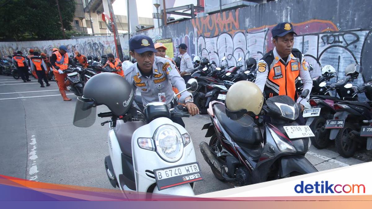 DKI Provincial Government Cracks Down on Illegal Parking Near Lebak Bulus MRT Station