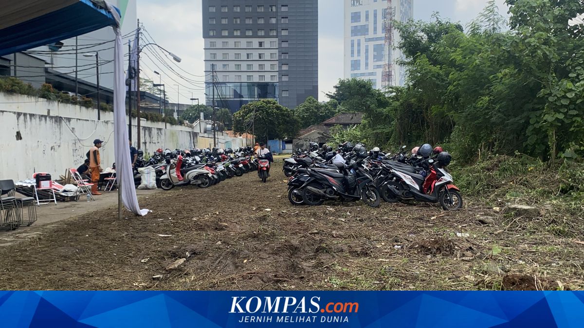 Illegal Motorcycle Parking Next to Lebak Bulus MRT Station Cleared, Bikes Relocated to New Site