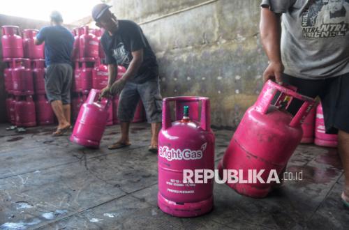 Non-Subsidised LPG Price Hike Prompts Central Java Police to Inspect Markets to Prevent Hoarding and Adulteration