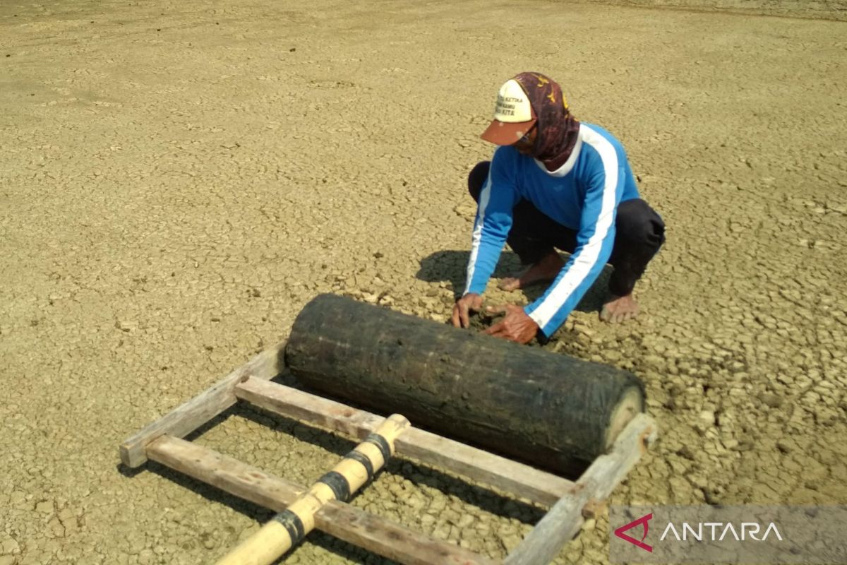 Kudus BPBD prepares 12 mobile water tanks to tackle drought