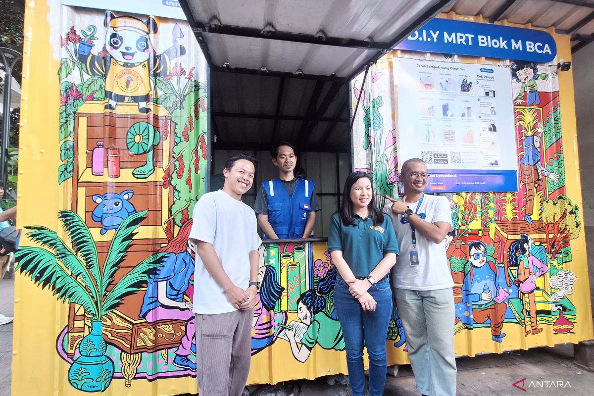 "Waste Station" Launches at MRT Blok M, Encouraging Public Waste Sorting