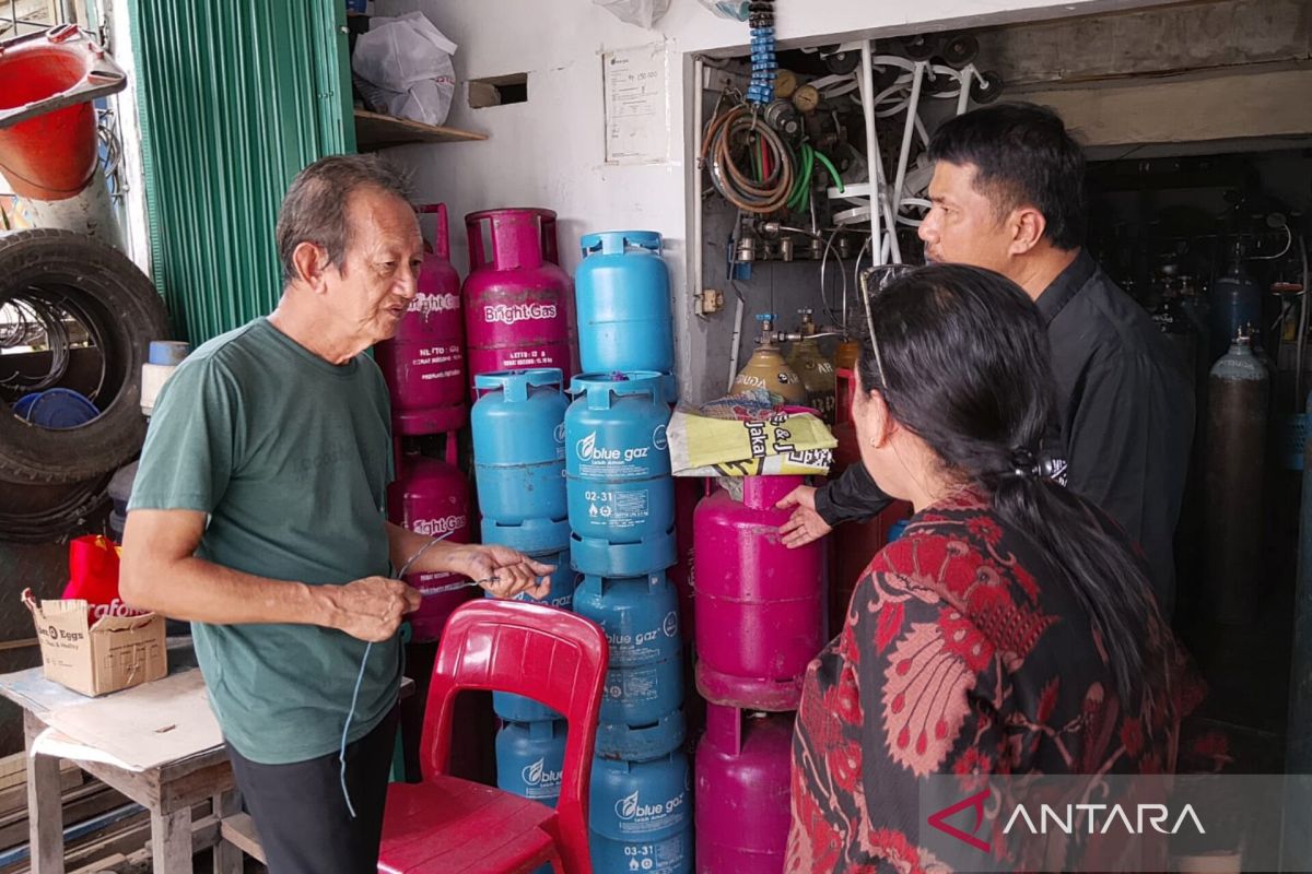 Non-subsidised LPG stocks in East Jakarta remain secure despite price adjustment